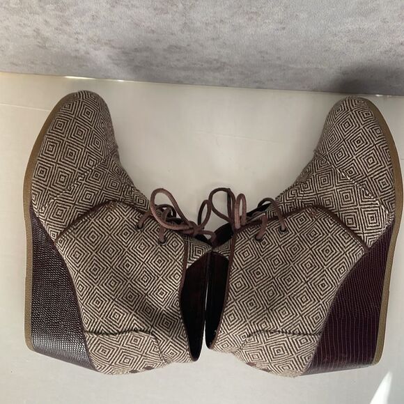 TOMS Desert Wedge Booties in Herringbone brown color lace up shoes women’s 8.5 - Picture 7 of 14